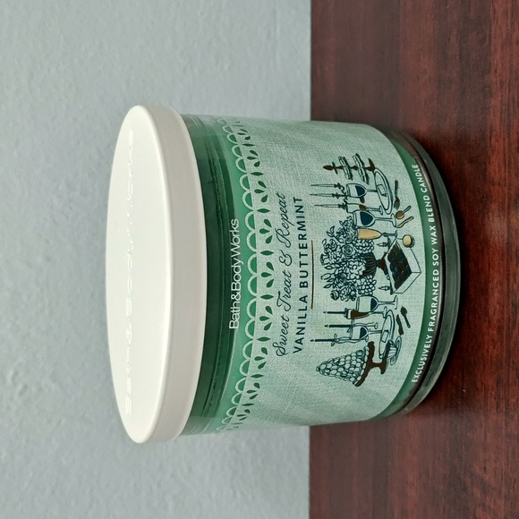 Bath & Body Works 'TIS THE SEASON  & VANILLA BUTTERMINT 3 Wick Candle Bundle - Picture 7 of 8